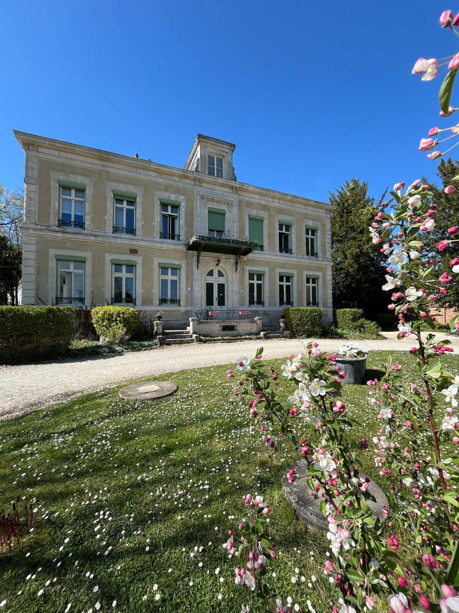 Chateau De Pougy Экстерьер фото